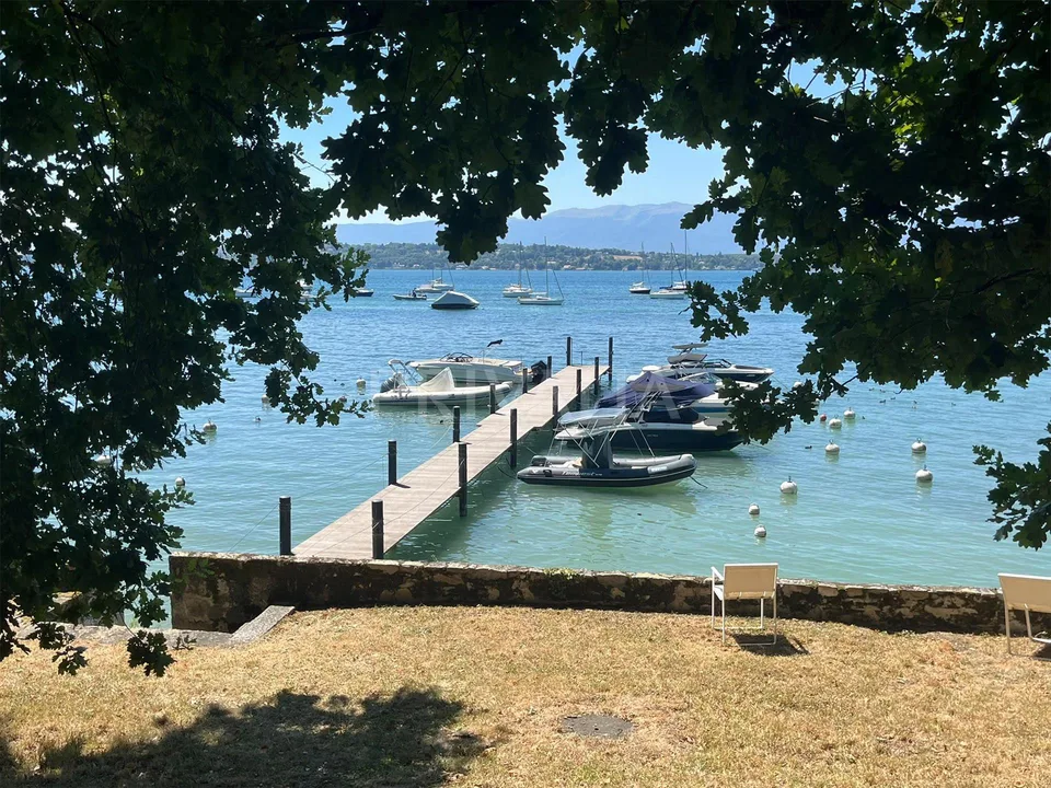 Beau duplex meublé avec accès et vue panoramique sur le lac