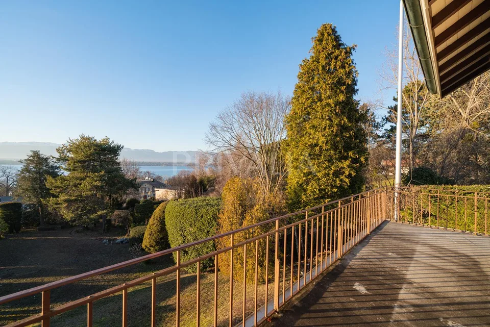 Beau duplex meublé avec accès et vue panoramique sur le lac