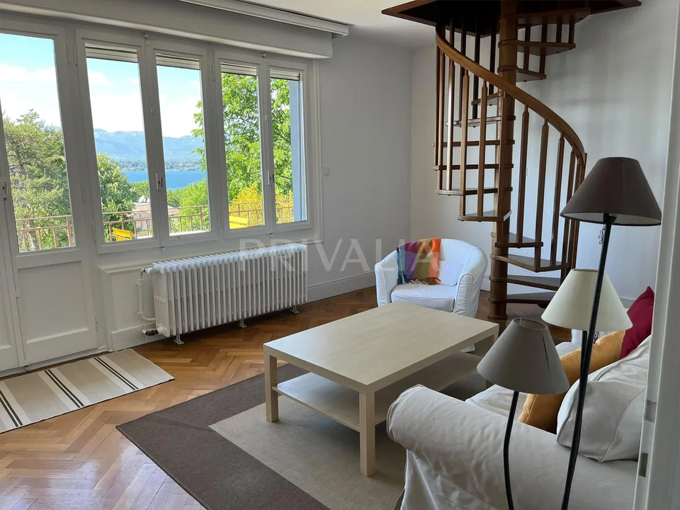 Beau duplex meublé avec accès et vue panoramique sur le lac