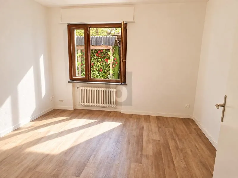 SPACIEUX ET ENSOLEILLÉ AVEC GRAND JARDIN
