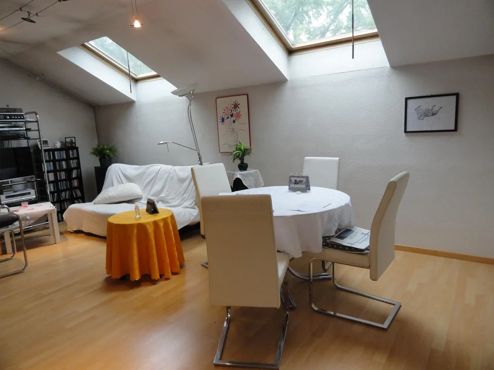 Seuzach: Kleine 3-Zimmer-Dachwohnung, neue Küche, kein Balkon
