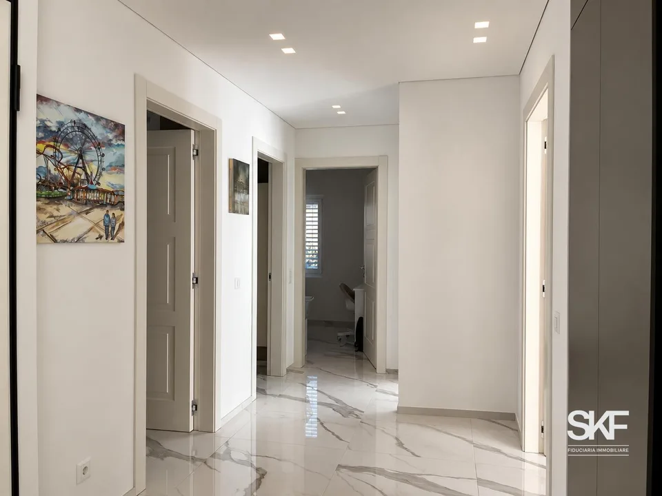 BELLINZONA - PRÄCHTIGES UND MODERNES ZWEIFAMILIENHAUS – Foto 2 von 20