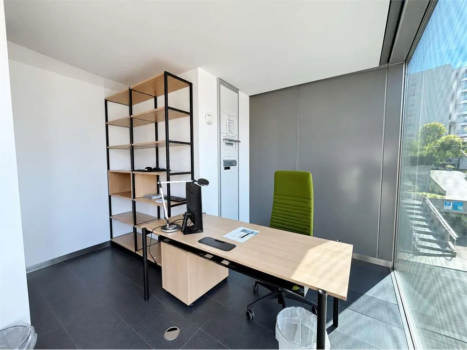 Ufficio privato in spazio professionale condiviso – foto 3 di 12