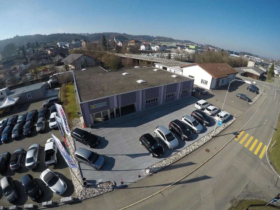 Commercial property in a prominent location! – photo 10 of 12
