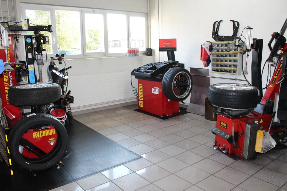 Commercial property in a prominent location! – photo 7 of 12