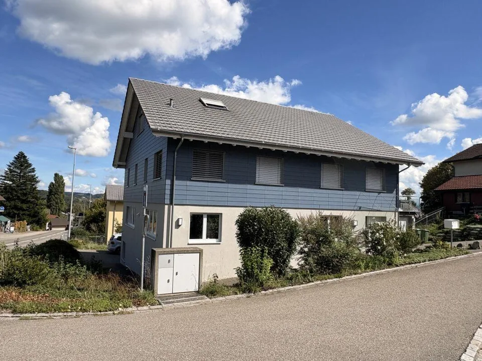 Grosszügige Gewerbe- und Wohnliegenschaft mit Werkstatt, Galerie und Parkplätzen – Foto 7 von 16