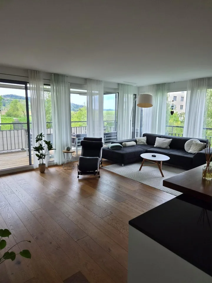 Zentrale & helle 4½-Zimmer-Wohnung im Grünen – Foto 3 von 4