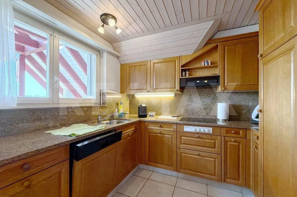 Charming Penthouse with Castle View – photo 4 of 13