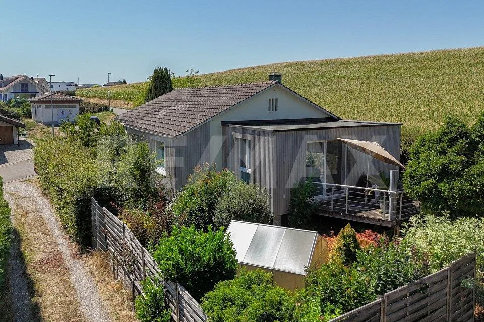 Freistehendes Zuhause an ruhiger und sonniger Lage am Bauzonenrand – photo 2 sur 13