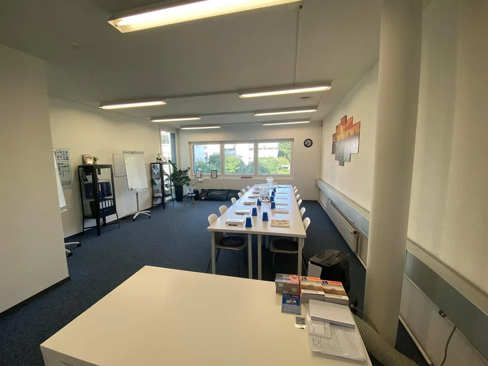 Helles Einzelbüro mit grosser Fensterfront – photo 4 of 6