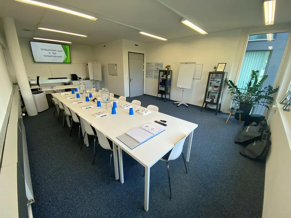 Helles Einzelbüro mit grosser Fensterfront – photo 6 of 6