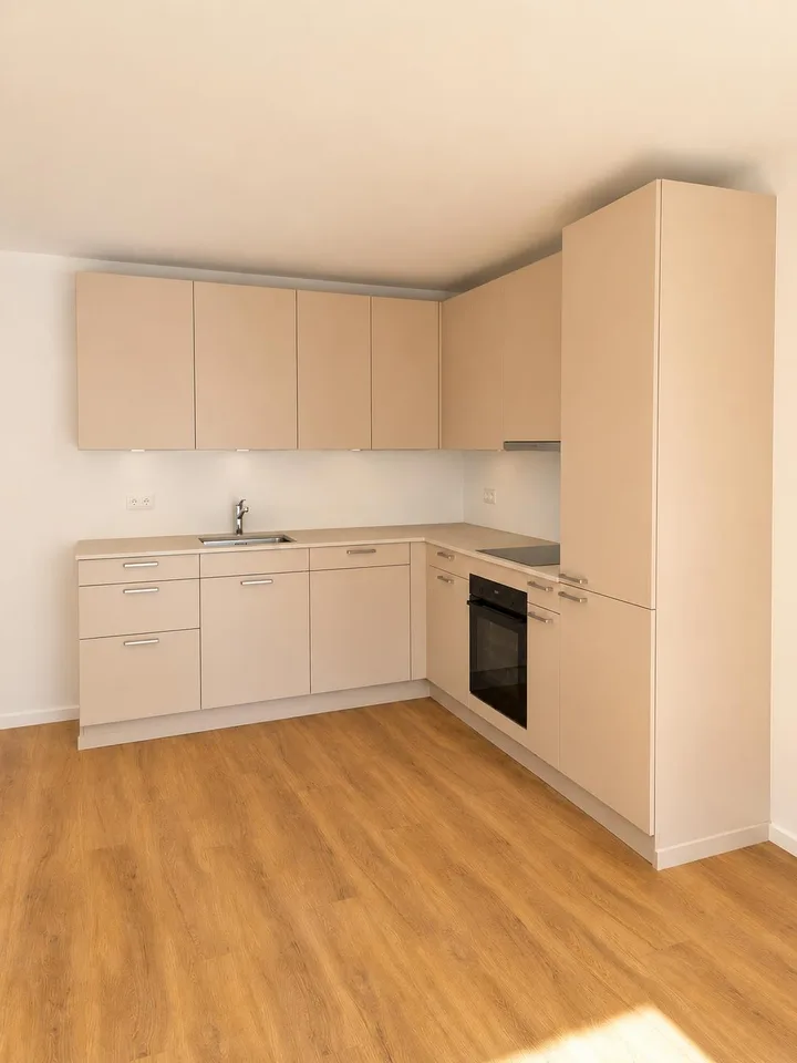 Kernsanierte 2.5 Zimmer-Wohnung mit grossem, gedeckte Gartensitzplatz