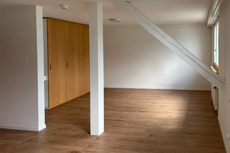 Grosszügige 3-Zimmer-Wohnung am Ägerisee mit Charme und Seesicht
