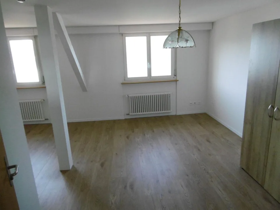Grosszügige 3-Zimmer-Wohnung am Ägerisee mit Charme und Seesicht
