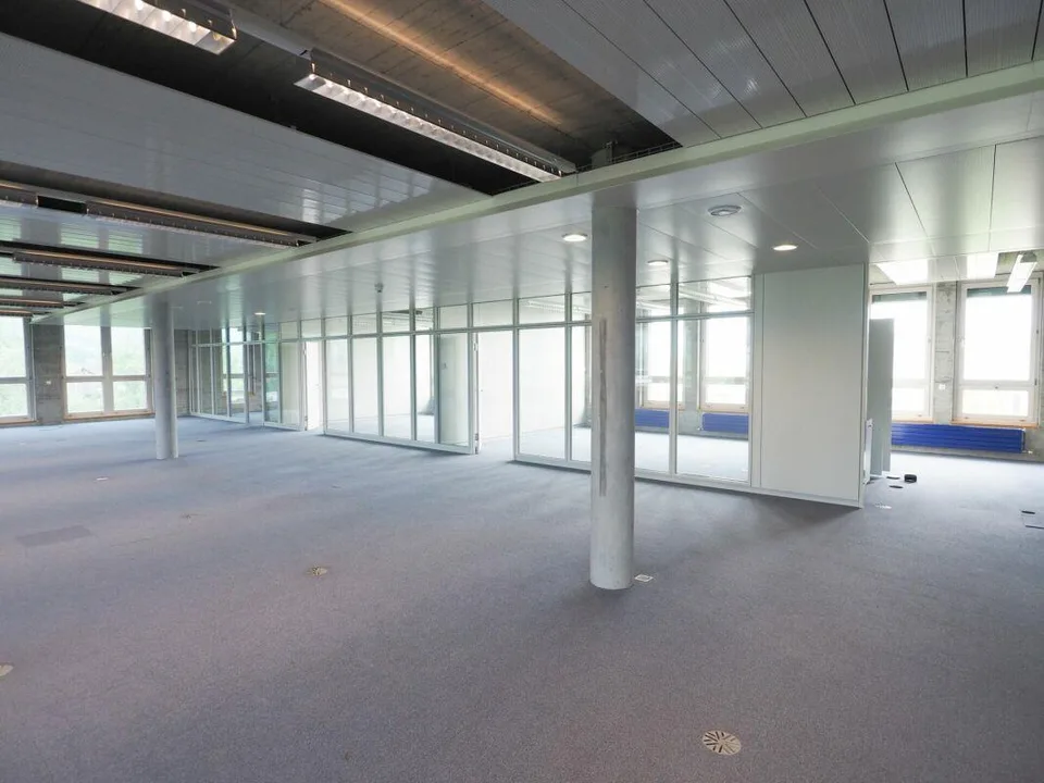 Erstklassige Bürofläche mit 392 m² in repräsentativer Gewerbeliegen... – Foto 3 von 10