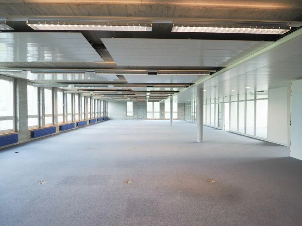 Erstklassige Bürofläche mit 392 m² in repräsentativer Gewerbeliegen... – Foto 2 von 10