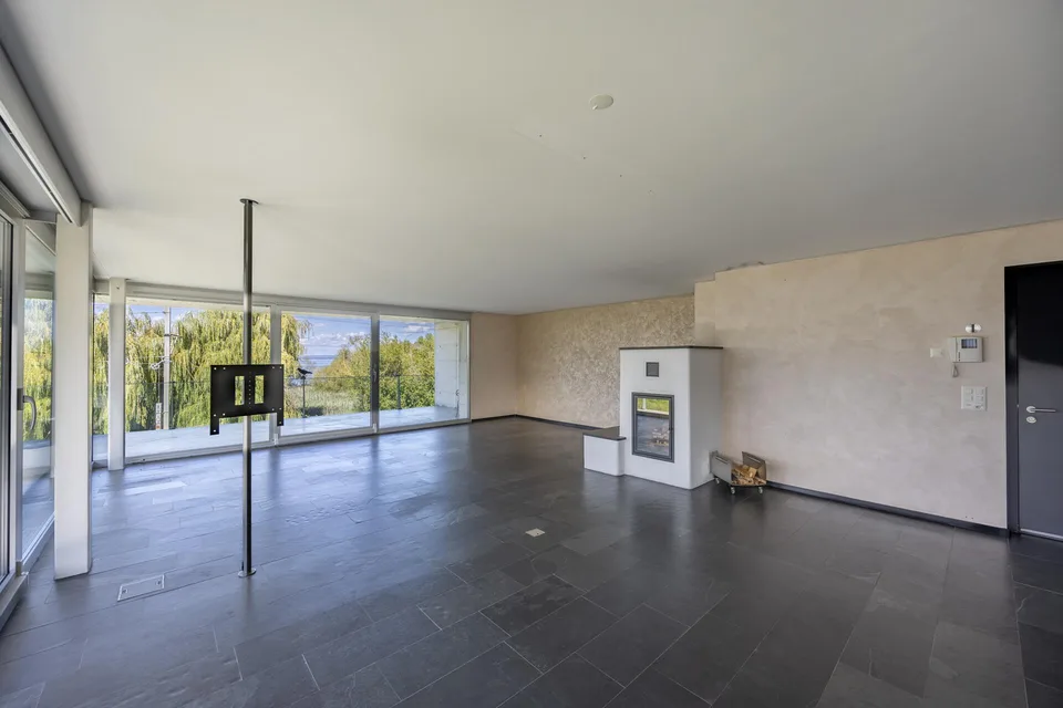 Grand appartement de 3,5 pièces avec terrasse et vue sur le lac – photo 5 sur 23
