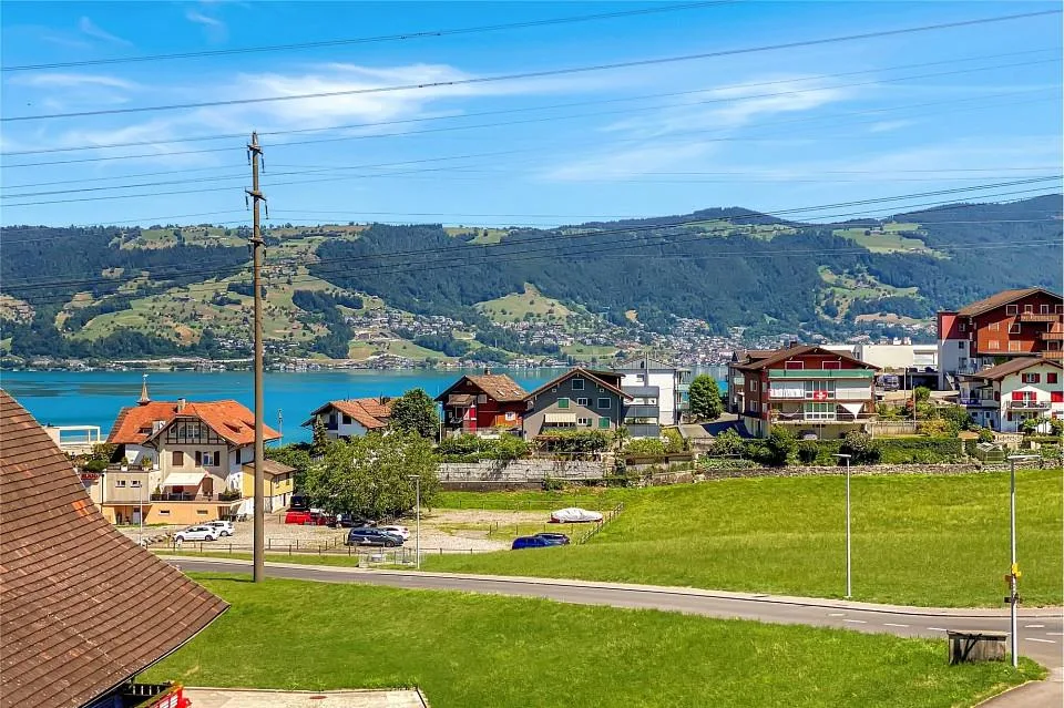 Topmodernes, hochwertiges Einfamilienhaus mit traumhafter Sicht auf den Zugersee – Foto 3 von 13