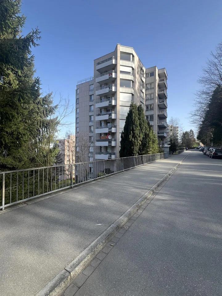 Attraktive 3.5-Zimmer-Wohnung mit Balkon im 6. OG