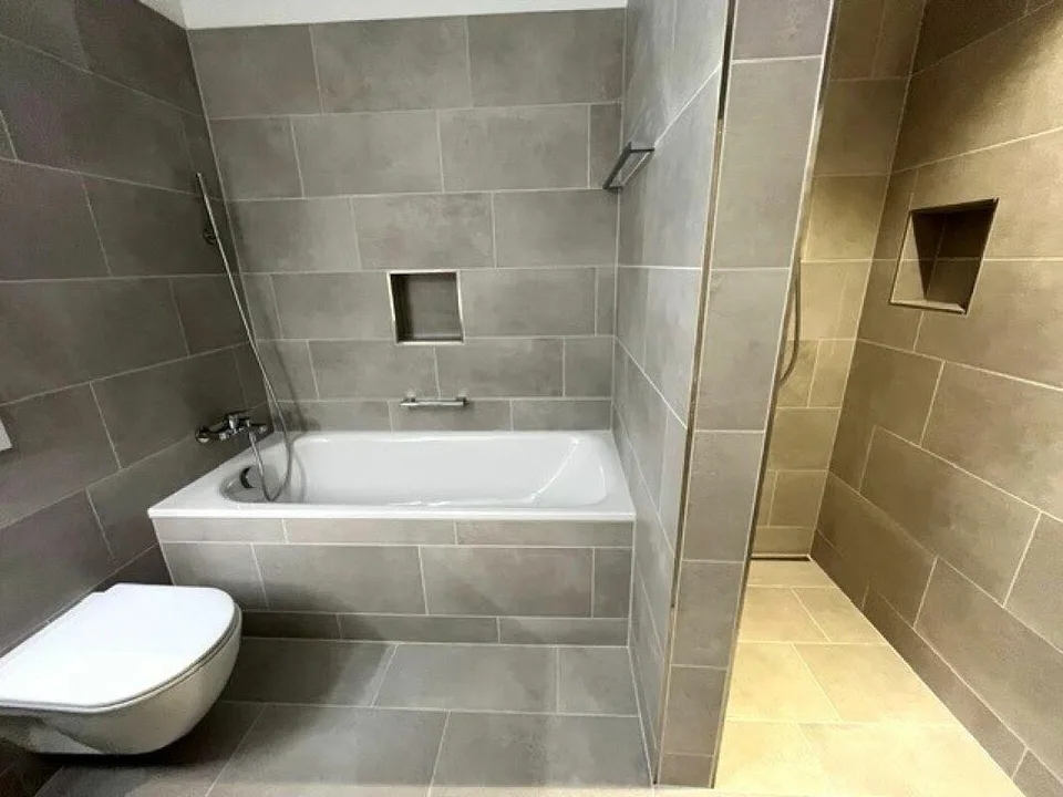 Erstvermietung! 3.5-Zimmer-Wohnung mit Terrasse direkt am Wasser in...