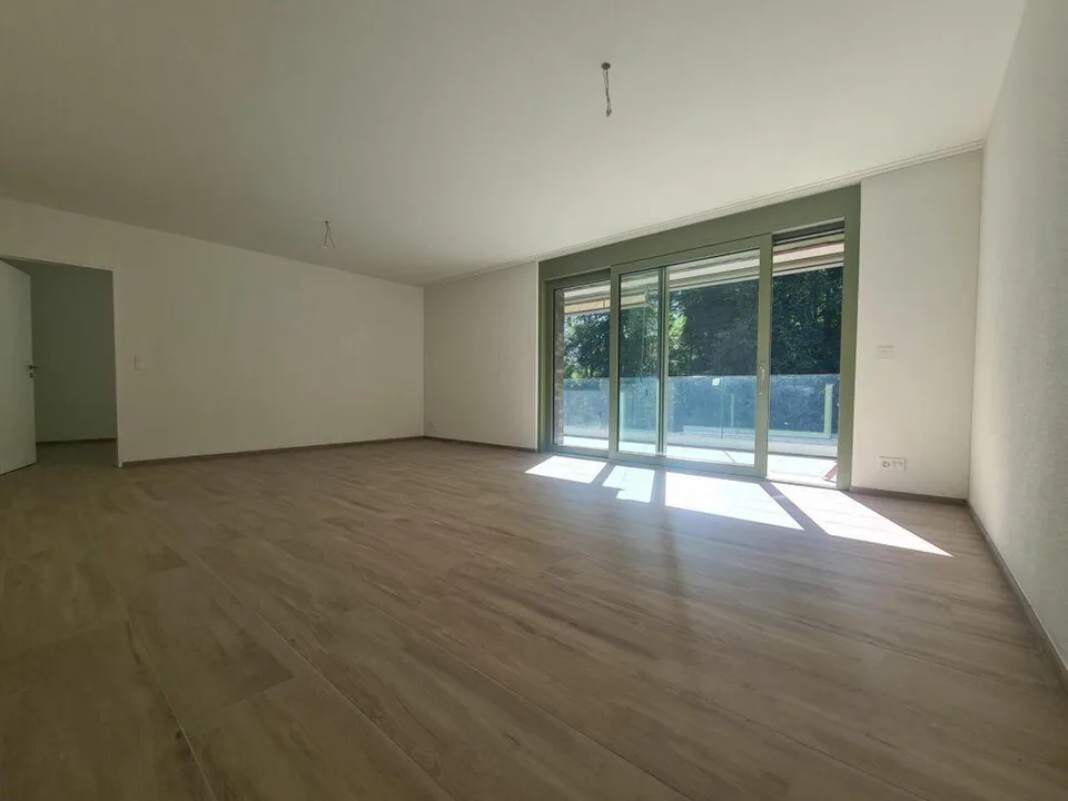 Erstvermietung! 3.5-Zimmer-Wohnung mit Terrasse direkt am Wasser in...
