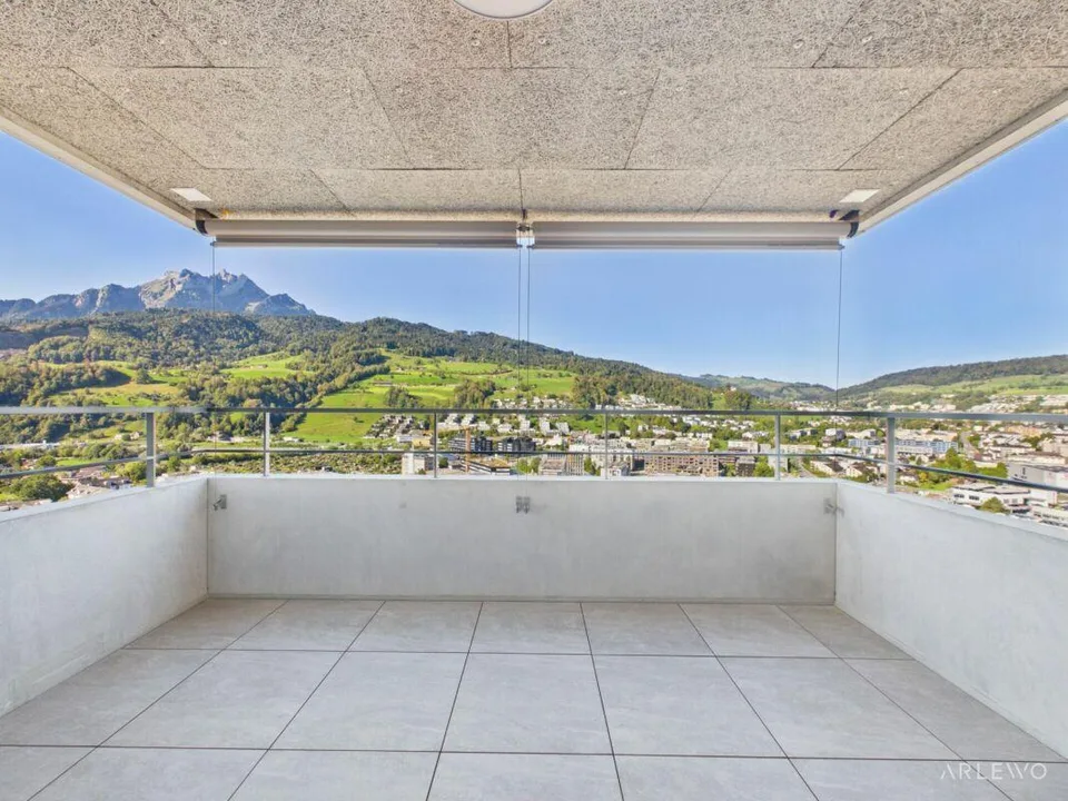 Über den Dächern von Kriens mit traumhafter Aussicht
