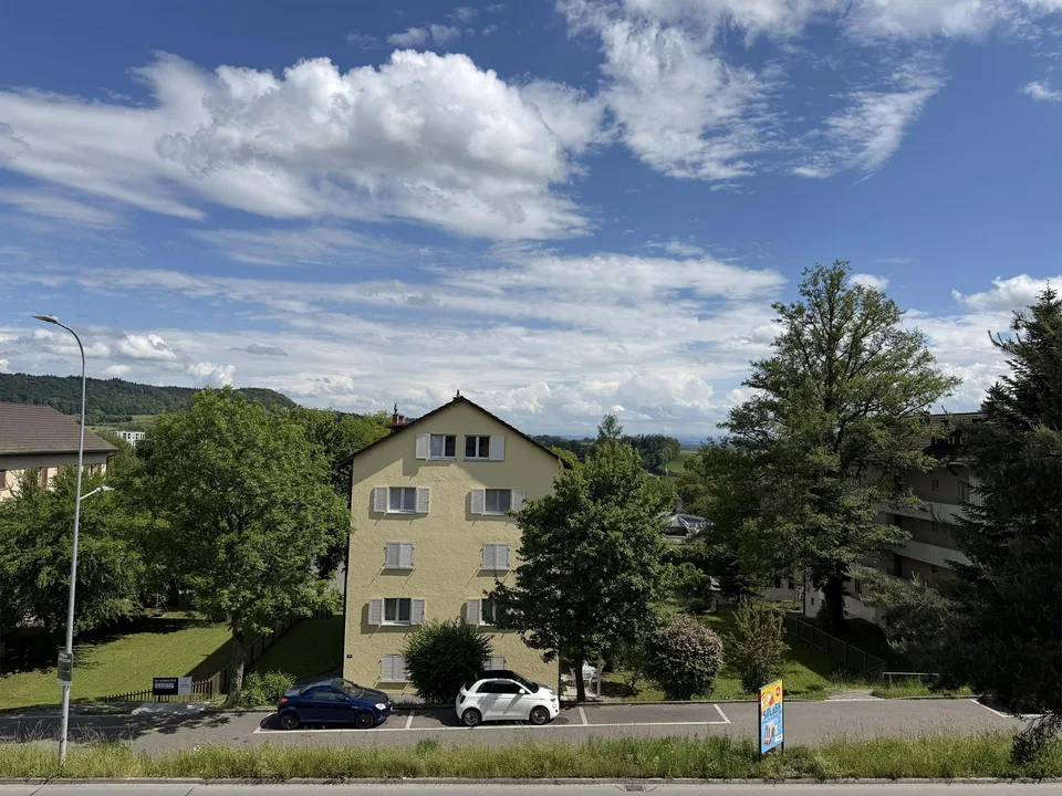 Grosszügige, sehr gepflegte Wohnung, an guter Verkehrslage im Oberdorf