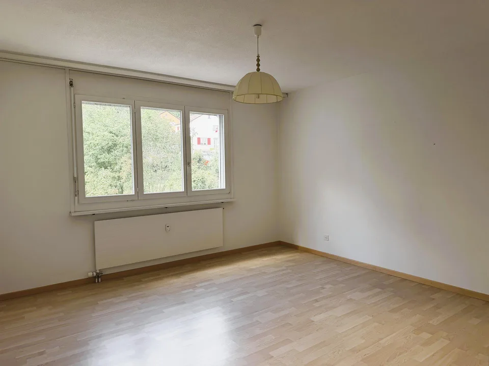 Grosszügige, sehr gepflegte Wohnung, an guter Verkehrslage im Oberdorf