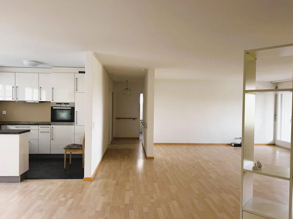 Grosszügige, sehr gepflegte Wohnung, an guter Verkehrslage im Oberdorf