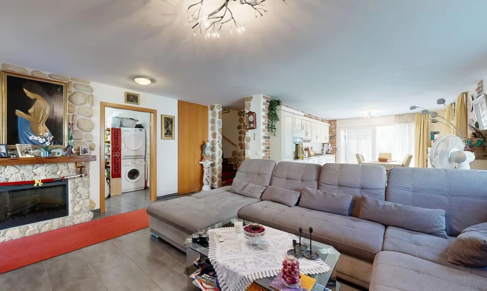 Casa a schiera familiare con giardino e mansarda convertibile ad Aigle – foto 3 di 11