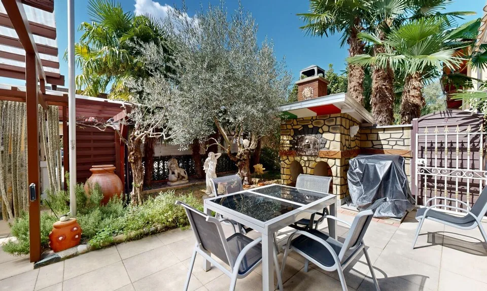 Casa a schiera familiare con giardino e mansarda convertibile ad Aigle – foto 8 di 11