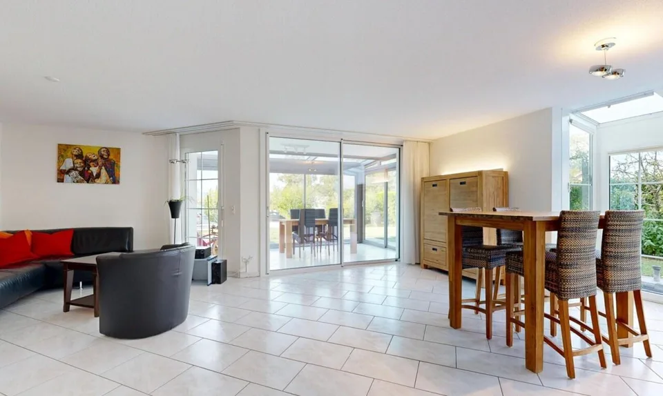 Casa bifamiliare di 6,5 locali ben tenuta con ampio giardino a Otelfingen – foto 2 di 11
