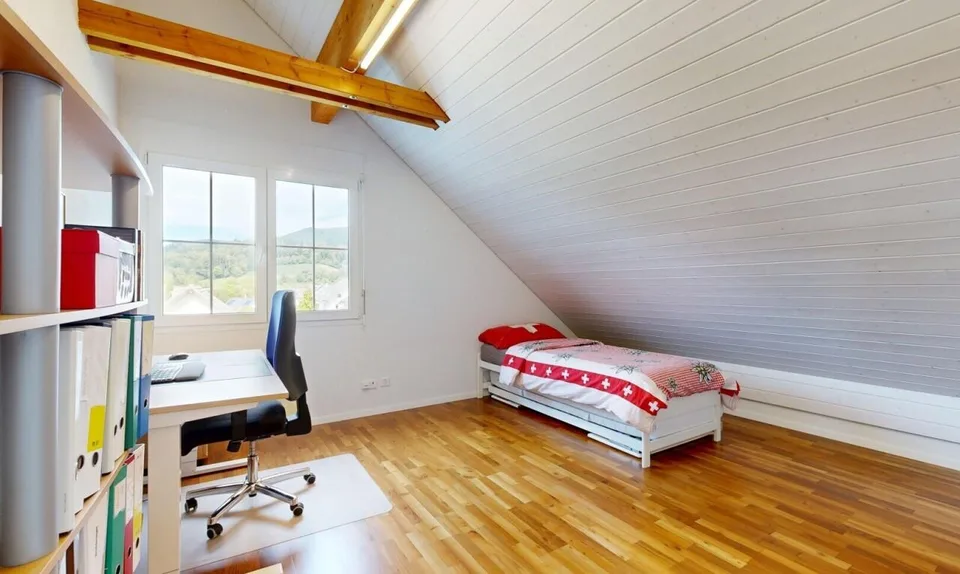 Casa bifamiliare di 6,5 locali ben tenuta con ampio giardino a Otelfingen – foto 9 di 11