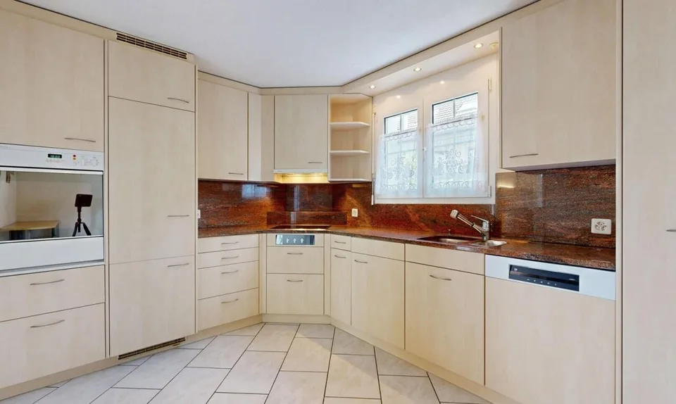 Casa bifamiliare di 6,5 locali ben tenuta con ampio giardino a Otelfingen – foto 4 di 11