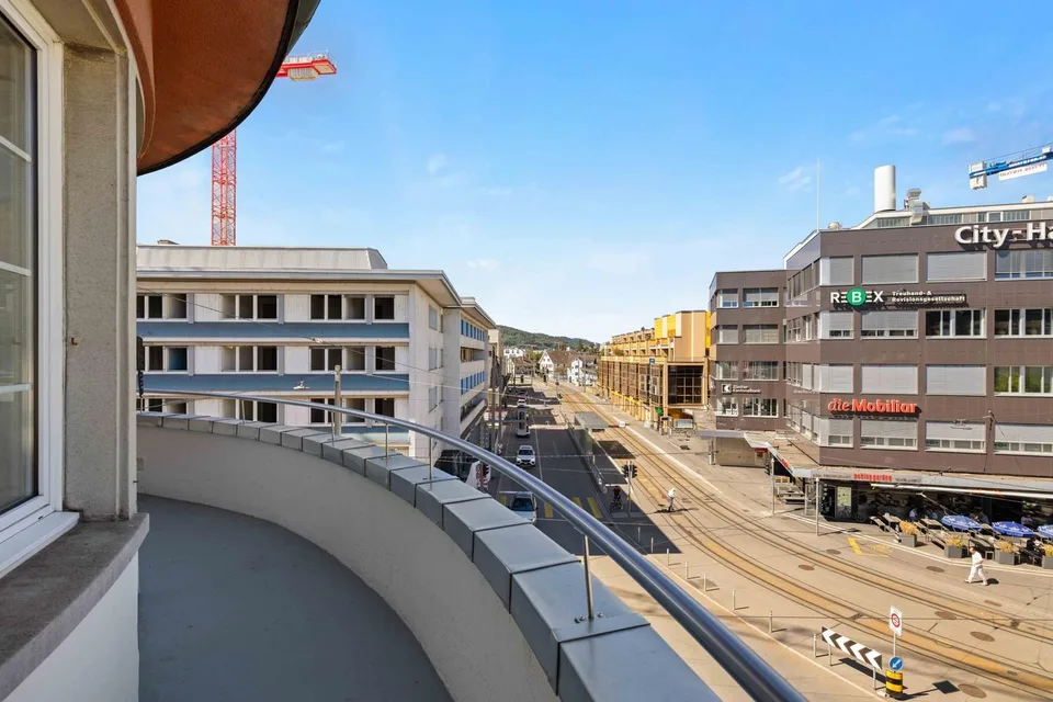 Living in the heart of Dietikon, modern, central, and with a sunny balcony
