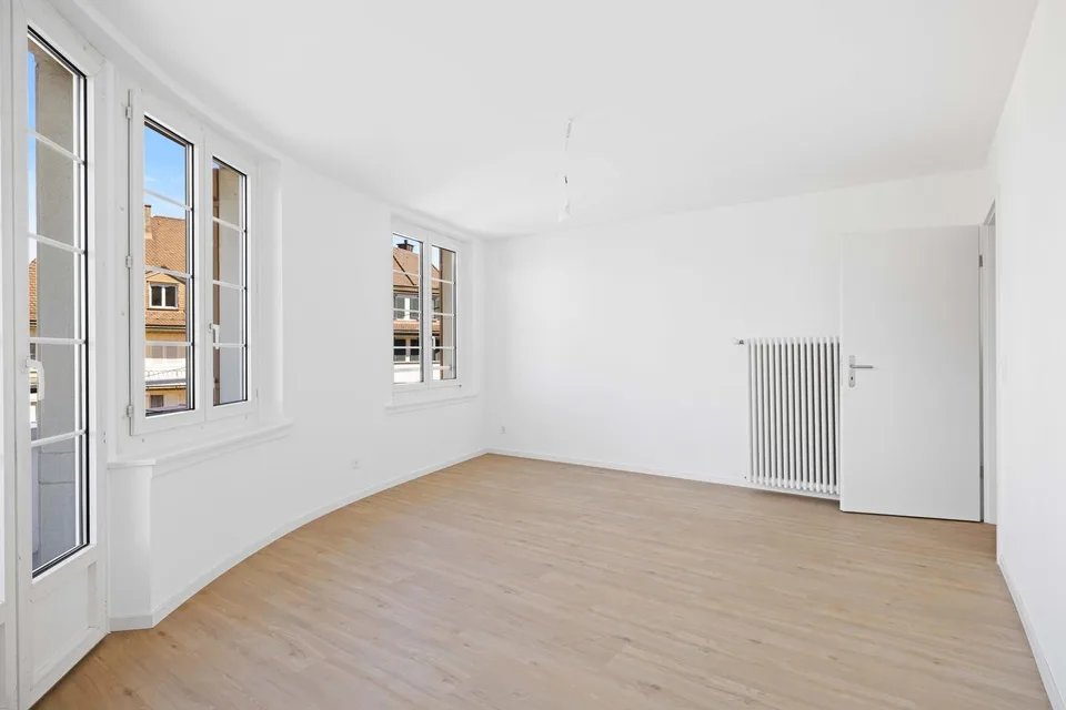 Living in the heart of Dietikon, modern, central, and with a sunny balcony