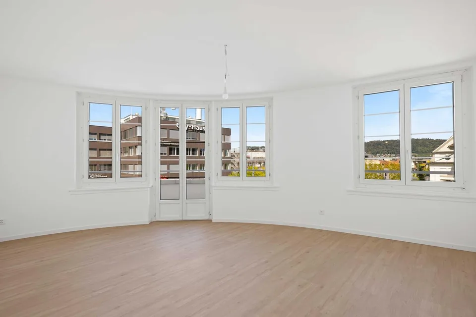 Living in the heart of Dietikon, modern, central, and with a sunny balcony