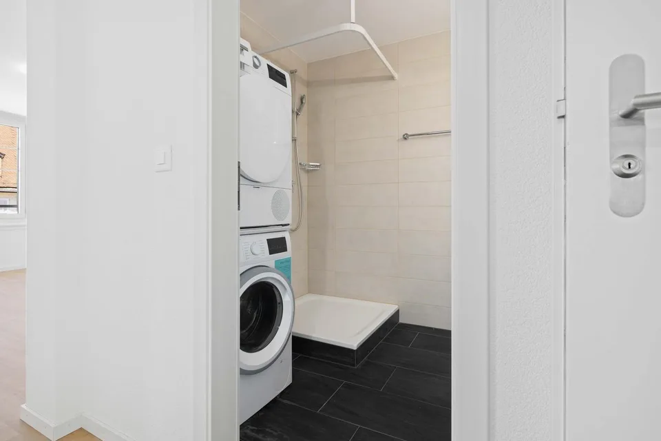 Living in the heart of Dietikon, modern, central, and with a sunny balcony