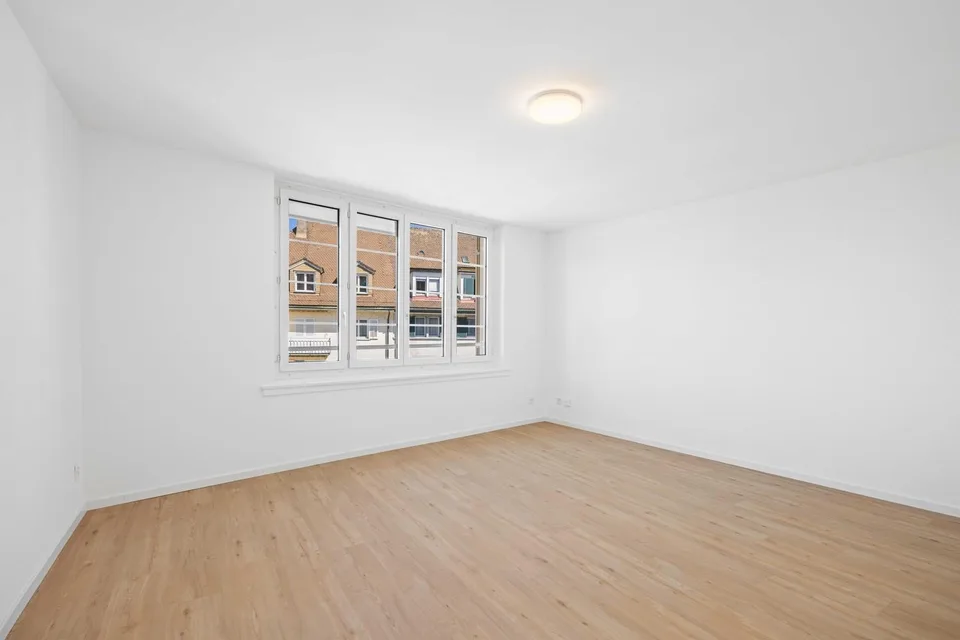 Living in the heart of Dietikon, modern, central, and with a sunny balcony