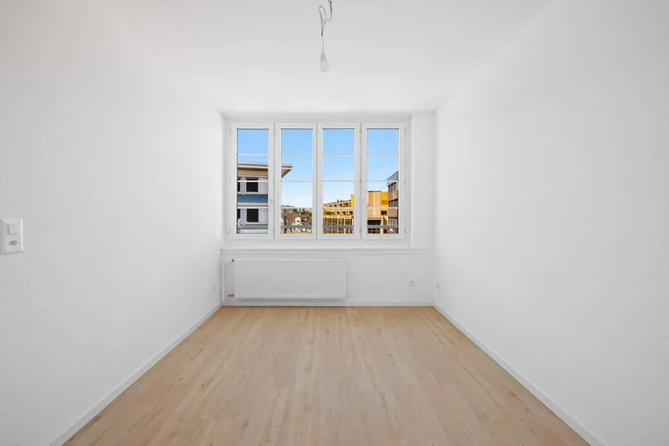 Living in the heart of Dietikon, modern, central, and with a sunny balcony