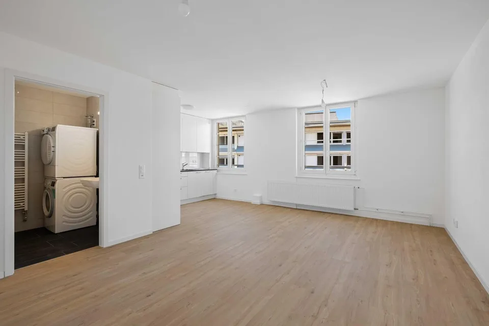 Living in the heart of Dietikon, modern, central, and with a sunny balcony