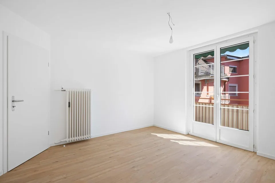 Living in the heart of Dietikon, modern, central, and with a sunny balcony
