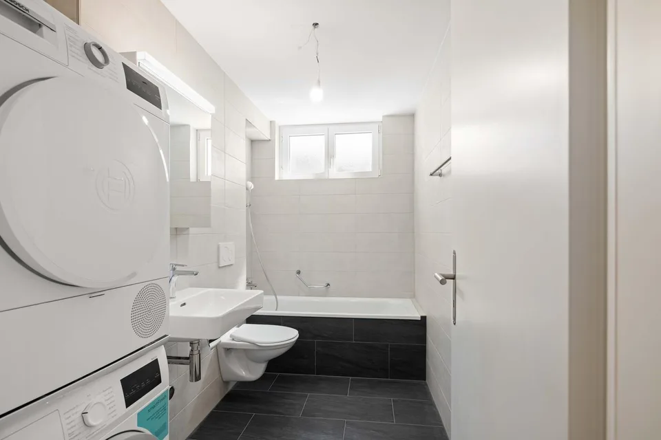 Living in the heart of Dietikon, modern, central, and with a sunny balcony
