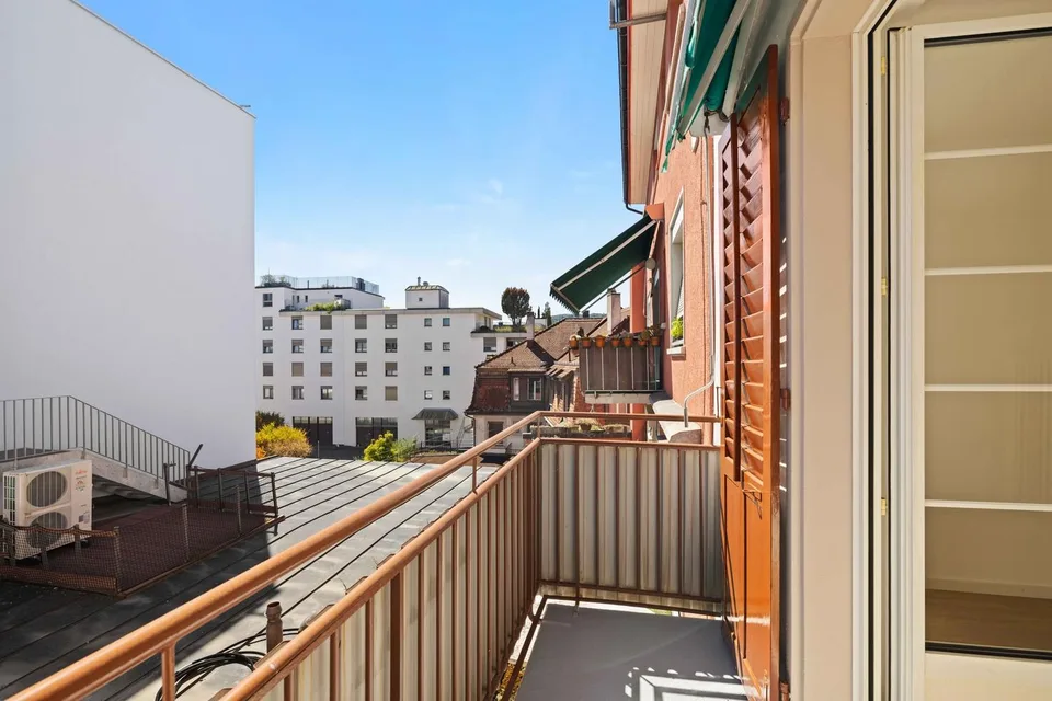 Living in the heart of Dietikon, modern, central, and with a sunny balcony