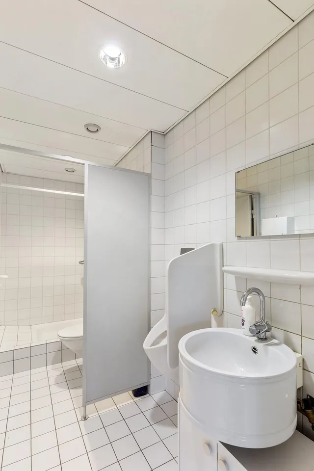 Seltene Kombination aus Büro und Lager an einem Standort – Foto 8 von 13