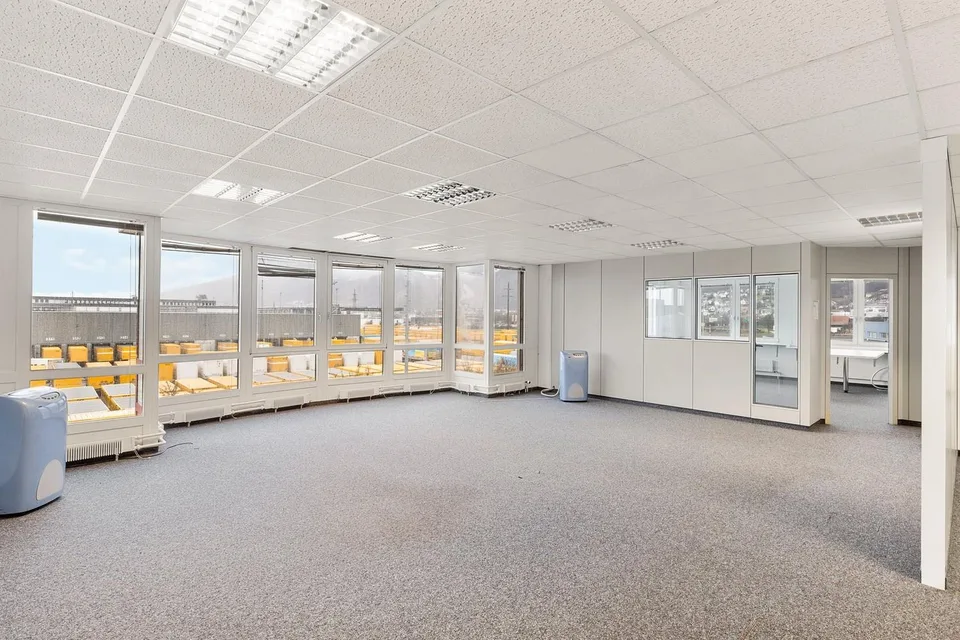 Seltene Kombination aus Büro und Lager an einem Standort – Foto 11 von 13