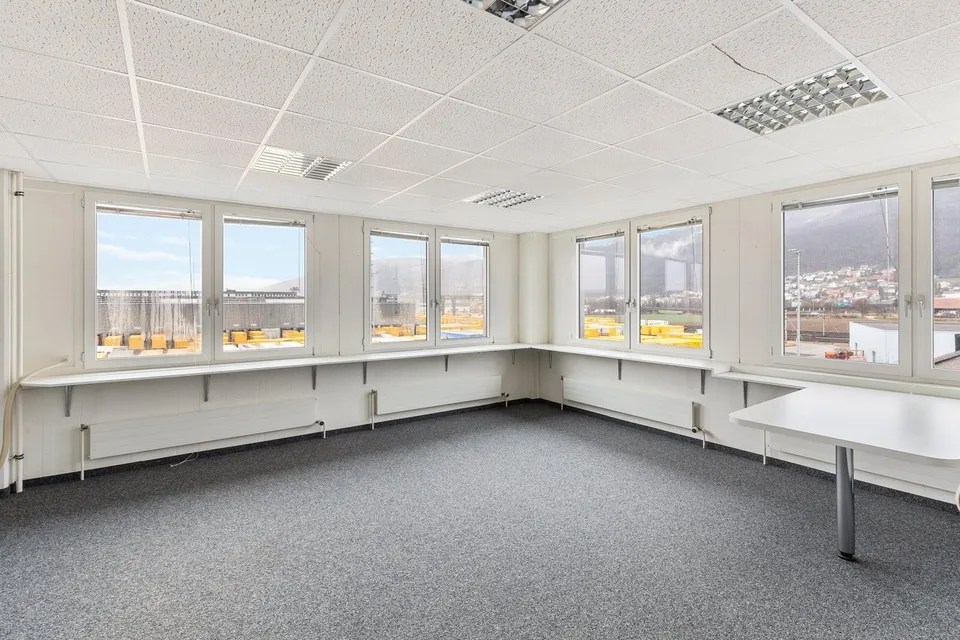 Seltene Kombination aus Büro und Lager an einem Standort – Foto 4 von 13