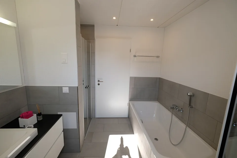 Moderne, grosszügige 4.5 Dachwohnung an ruhiger Lage – Foto 7 von 11