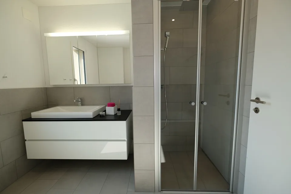Moderne, grosszügige 4.5 Dachwohnung an ruhiger Lage – Foto 9 von 11