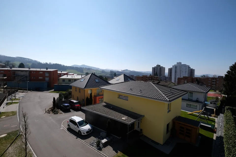Moderne, grosszügige 4.5 Dachwohnung an ruhiger Lage – Foto 4 von 11